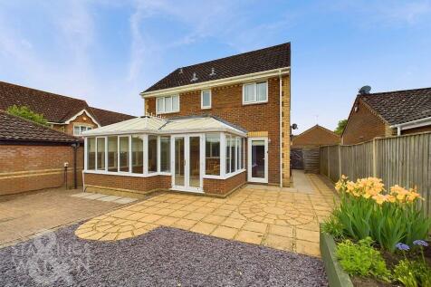 4 bedroom detached house for sale