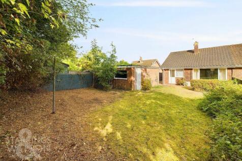 Lakes Avenue, Mulbarton, Norwich 3 bed semi