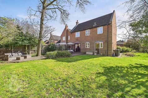 Fallowfield, Framingham Earl, Norwich 4 bed detached house for sale