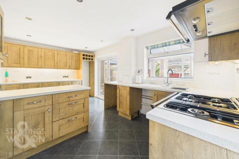 Stile Close, Mulbarton, Norwich 3 bed detached house for sale