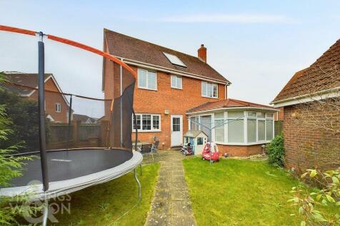 4 bedroom detached house for sale