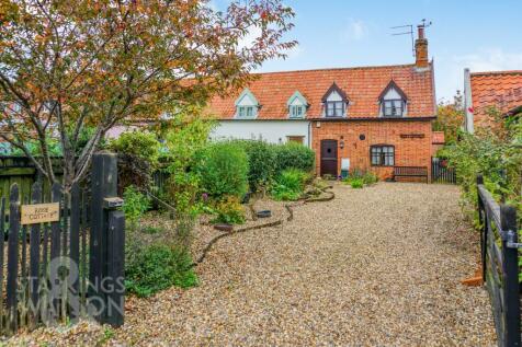 Hempnall Road, Woodton, Bungay 2 bed end of terrace house for sale