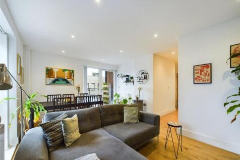 Elstree Apartments, London NW9 2 bed apartment for sale