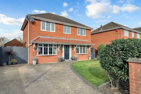 4 bedroom detached house for sale