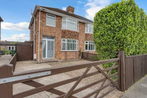 3 bedroom semi-detached house for sale