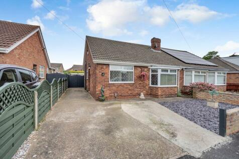 2 bedroom semi-detached bungalow for sale