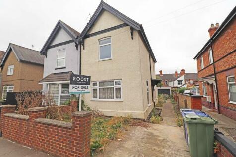 2 bedroom semi-detached house for sale