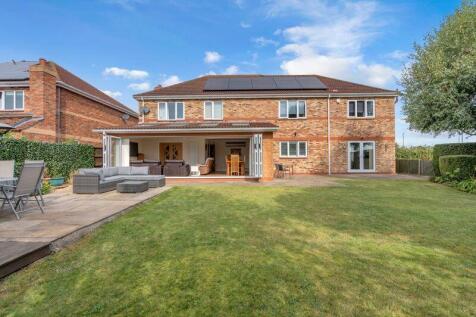 6 bedroom detached house for sale