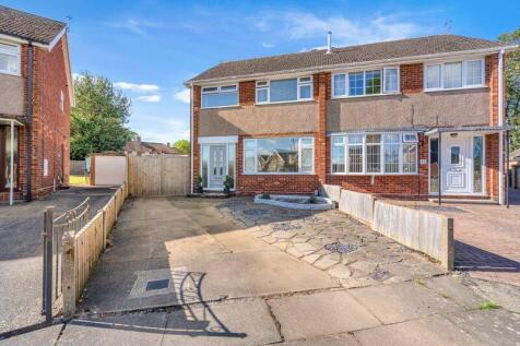 3 bedroom semi-detached house for sale