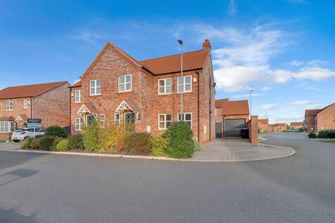 3 bedroom semi-detached house for sale