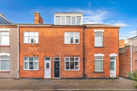 4 bedroom terraced house for sale