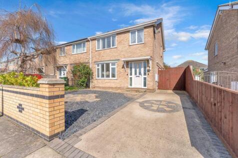 3 bedroom semi-detached house for sale
