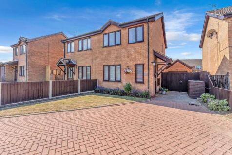 3 bedroom semi-detached house for sale