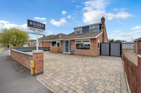 4 bedroom detached bungalow for sale