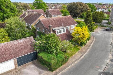 Vicarage Fields, Worthing 5 bed detached house for sale