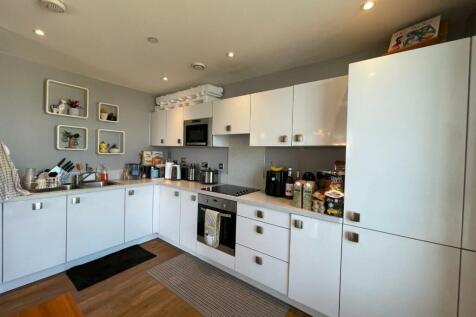 Agnes George Walk, London, E16 2 bed flat for sale