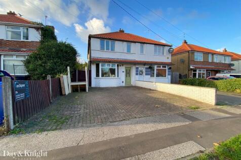 4 bedroom semi-detached house for sale