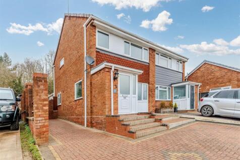 Sebright Close, Pershore WR10 3 bed semi