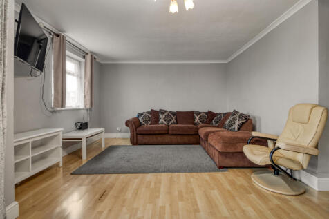 Mark Lodge, London EN4 2 bed flat for sale