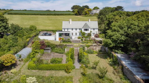 6 bedroom detached house for sale