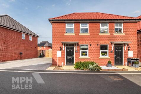 2 bedroom semi-detached house for sale