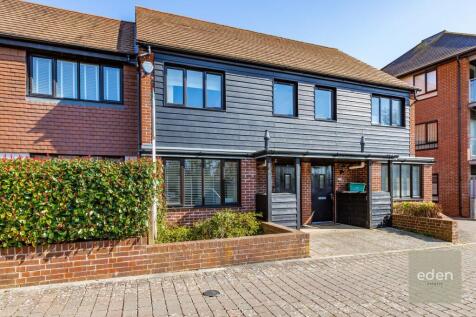 Derby Drive, Leybourne, ME19 3 bed terraced house for sale