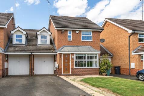 3 bedroom link detached house for sale