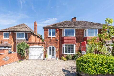 3 bedroom semi-detached house for sale
