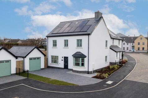 4 bedroom semi-detached house for sale