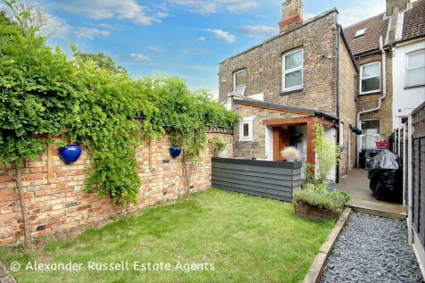 4 bedroom terraced house for sale