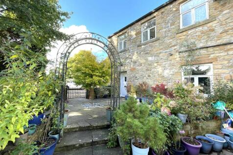 Wheatley Lane Road, Fence, BB12 4 bed end of terrace house for sale