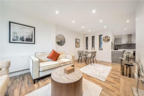 Field End Road, Pinner, Middlesex 2 bed apartment for sale