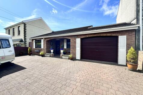 2 bedroom detached bungalow for sale