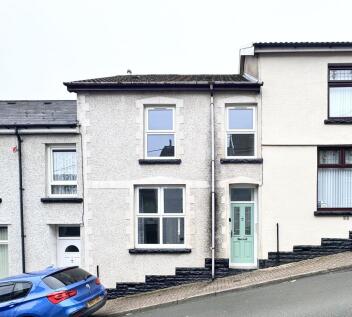 4 bedroom terraced house for sale