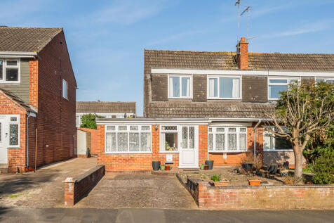4 bedroom semi-detached house for sale