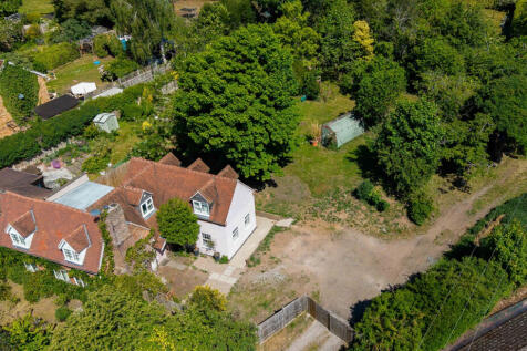 5 bedroom semi-detached house for sale