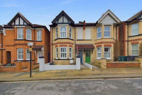 Leighton Road, Hove, BN3 7AD 4 bed semi