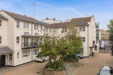 Russell House, Russell Mews... 1 bed flat for sale
