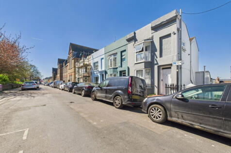Finsbury Road, Brighton, BN2 9UU 2 bed flat for sale