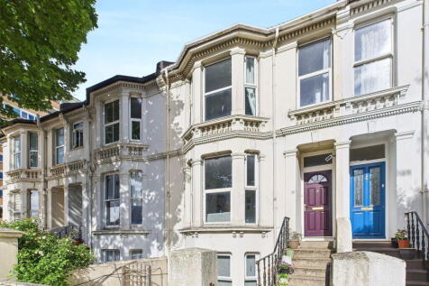 3 bedroom flat for sale