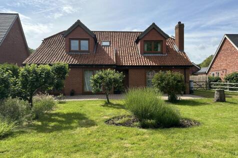 4 bedroom detached house for sale