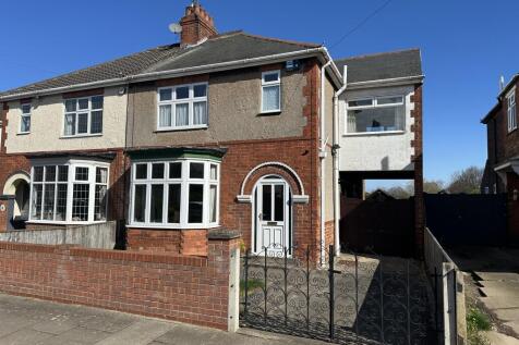 4 bedroom semi-detached house for sale