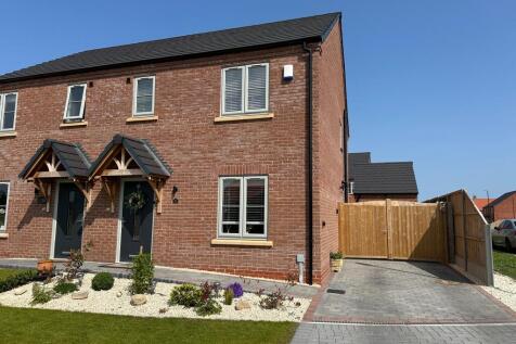 3 bedroom semi-detached house for sale