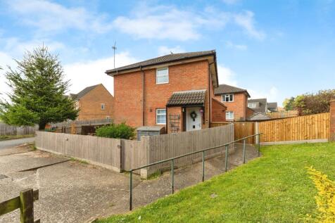 1 bedroom maisonette for sale