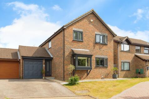 4 bedroom link detached house for sale