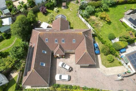 8 bedroom detached house for sale