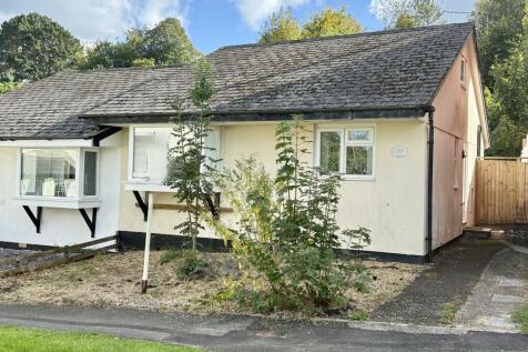 2 bedroom semi-detached bungalow for sale