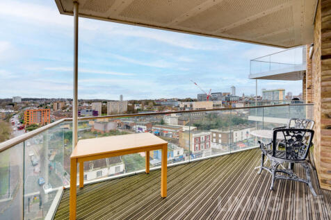 Victory Parade, Woolwich, SE18 6FY 2 bed apartment for sale