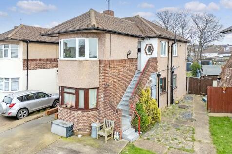 2 bedroom maisonette for sale