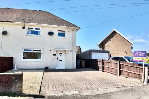 Upland Road, Pontllanfraith, NP12 3 bed semi